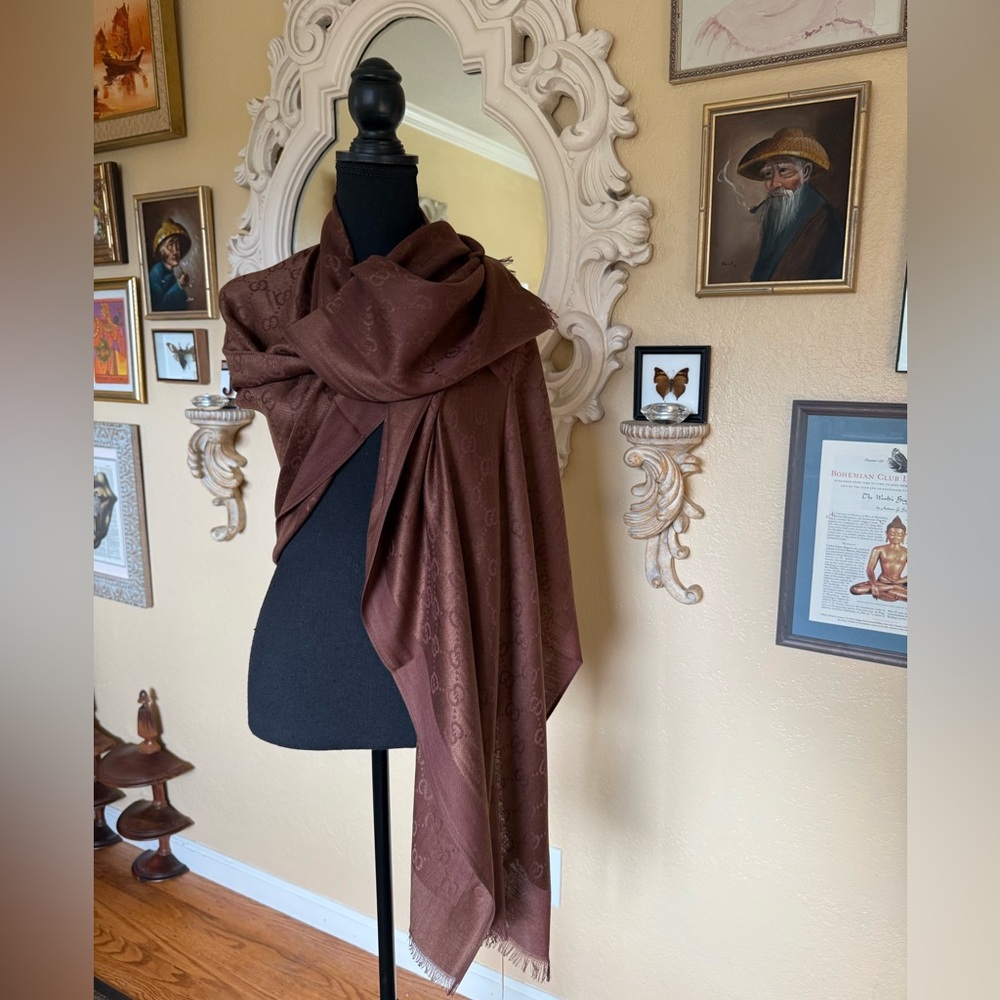 NWT milk chocolate shawl, throw wrap♥️